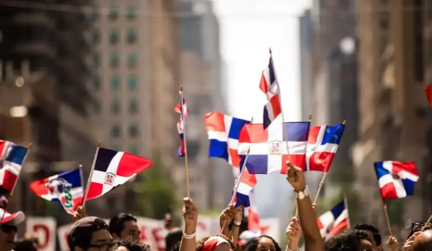 Récord de asistencia en el Desfile de la Dominicanidad durante La Gran Parada del Bronx en NY