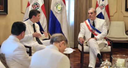 Presidente Abinader se reúne con su homólogo de Paraguay, Santiago Peña