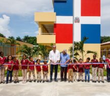 Presidente Abinader inaugura Escuela Básica y Multiuso en La Vega; también visitó Expo-Vega Real 2024 y Laboratorio Biovega
