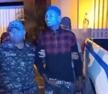 Se entrega joven acusado de matar a otro en Monte Plata
