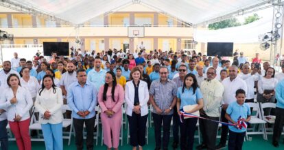 Raquel Peña insta a los maestros a evaluar su desempeño a través del progreso de sus estudiantes