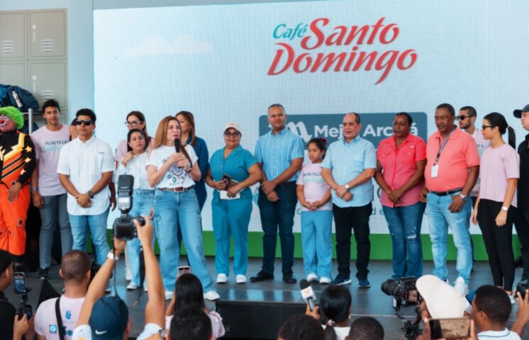 Alcaldía del Distrito Nacional recolecta más de siete millones de botellas plásticas en primera edición de Plásticos por Escolares