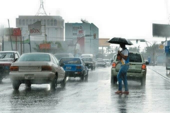 Onda tropical y vaguada provocarán aguaceros este jueves