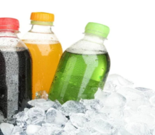 Estudio revela reducir el consumo de bebidas en plástico disminuye la presión arterial