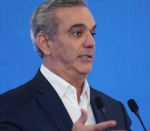 Presidente Abinader adelanta que esta semana vienen varios decretos