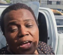 Madre de niña decapitada en SDE denuncia maltrato en Palacio de Justicia