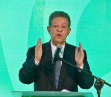 Leonel Fernández contradice cifras de crecimiento económico presentadas por Abinader