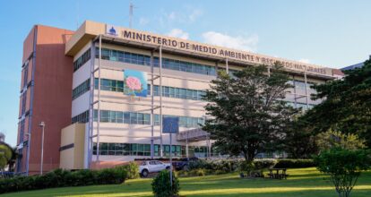 Medio Ambiente paraliza trabajos en limpieza de un solar en Puerto Plata que afectó el entorno de una cañada