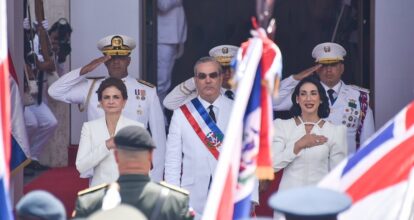 Retraso en la llegada del Presidente Abinader al Teatro Nacional