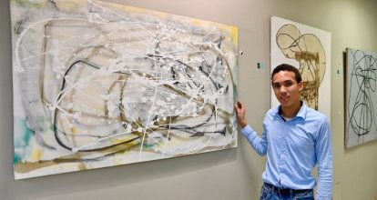 Jonathan David Méndez, prodigio del arte, presenta quinta exhibición artística en Metro de Santo Domingo