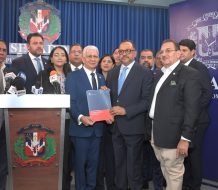 Presidente Senado recibe del Poder Ejecutivo el proyecto para reformar 10 artículos de Constitución