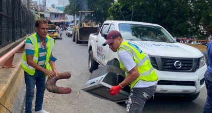 Alcaldía del DN cierra metaleras ilegales y recupera espacios en Villa Consuelo