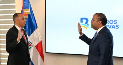 Nelson Arroyo asume vicepresidencia de Seguros Reservas