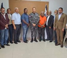 Delegación del CDL e IPPP se reúne con subdirector PN de Santo Domingo Norte