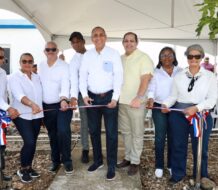 Indotel inaugura estaciones fotovoltaicas en Higüey y Dajabón