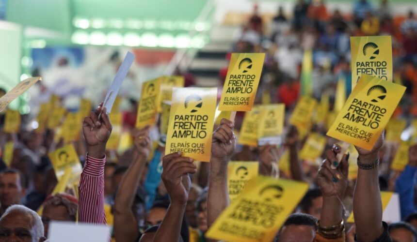 Frente Amplio reacciona ante propuesta de reforma constitucional