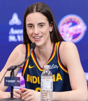 Caitlin Clark Establece Récord de Triples para Novatas en la WNBA