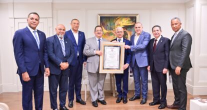 Senadores salientes reconocen presidente del Senado Ricardo de los Santos por su trayectoria y liderazgo
