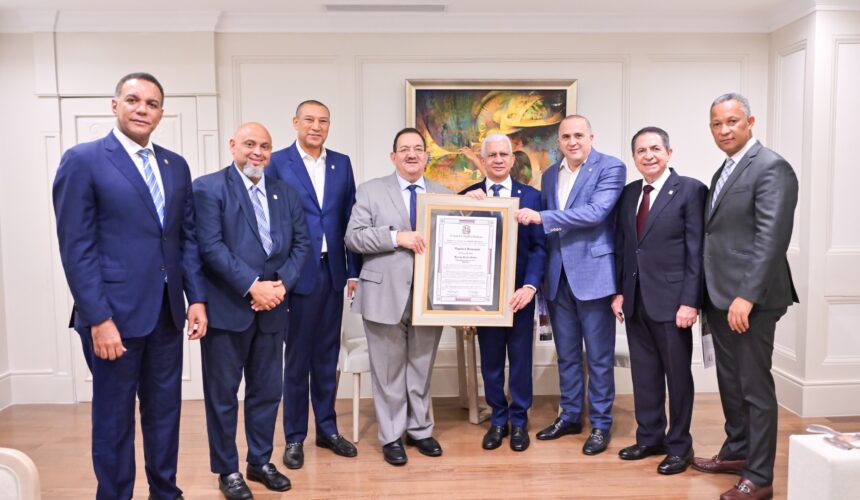 Senadores salientes reconocen presidente del Senado Ricardo de los Santos por su trayectoria y liderazgo