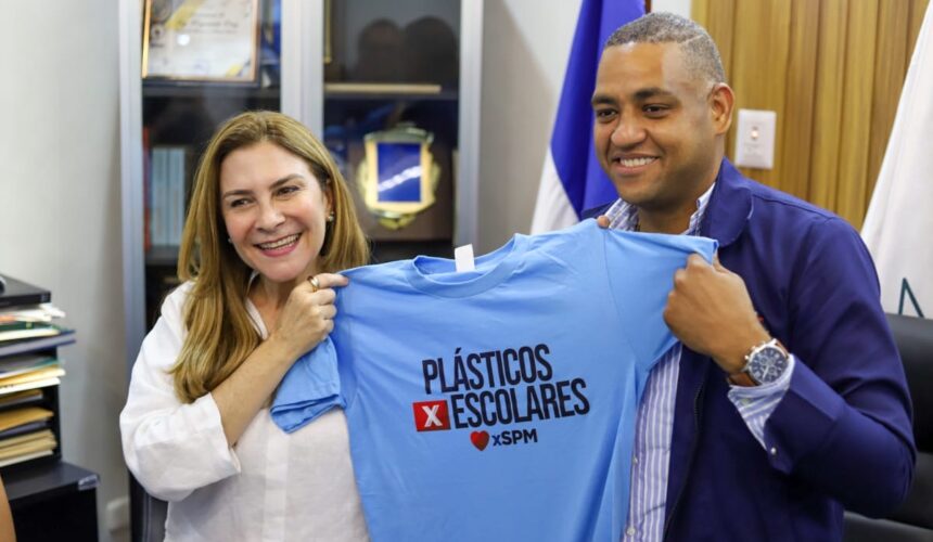La Alcaldía de SPM también realiza cambio de Escolares por Plásticos; entregan más de 5 mil kits