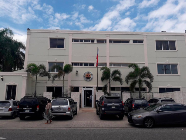 Embajada de Haití en la RD afirma no es haitiana mujer que provocó destrozos en un hospital de Villa Altagracia