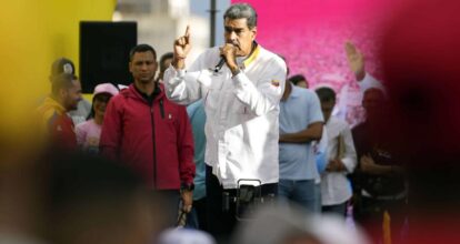 Nicolás Maduro dice que WhatsApp es usada para amenazar y pide a la población eliminarla