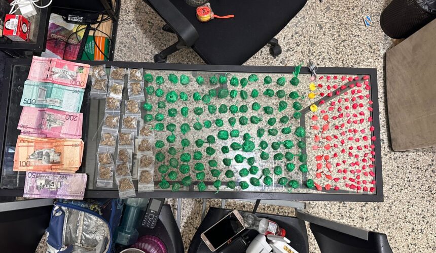 Policía y MP en La Vega ocupan drogas, dinero y equipos tecnológicos durante allanamiento