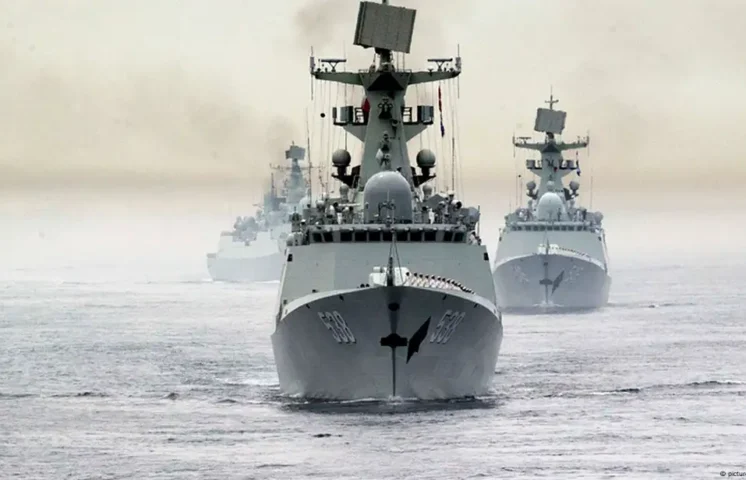 China anuncia ejercicios militares con Rusia este mes