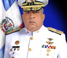 Abinader designa al vicealmirante Lee Ballester como nuevo director de Migración
