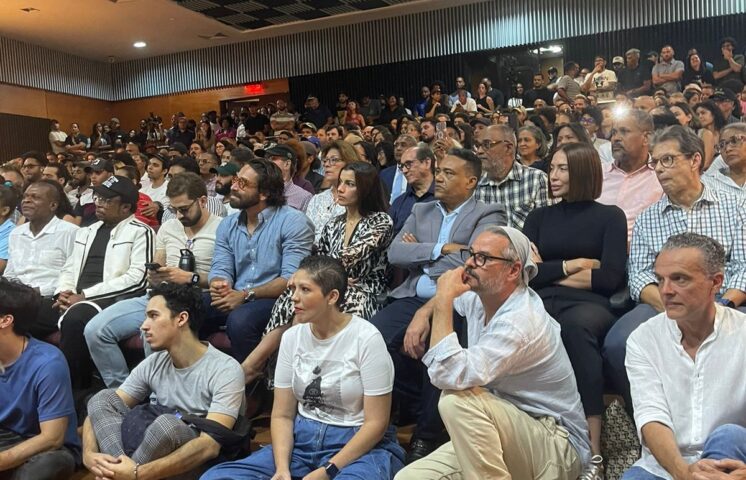 Trabajadores de la industria cinematográfica discuten el futuro del cine en República Dominicana