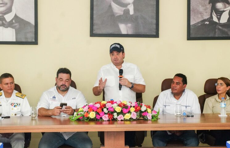 Ministro Paliza promueve turismo sostenible en Luperón