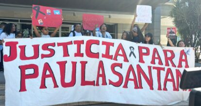 Concentración frente a la Procuraduría General exige justicia para Paula Santana