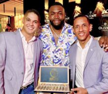 LANZAN Tre4 EL EXCLUSIVO CIGARRO DE DON AMERICO EN HONOR A SU HIJO DAVID ORTIZ