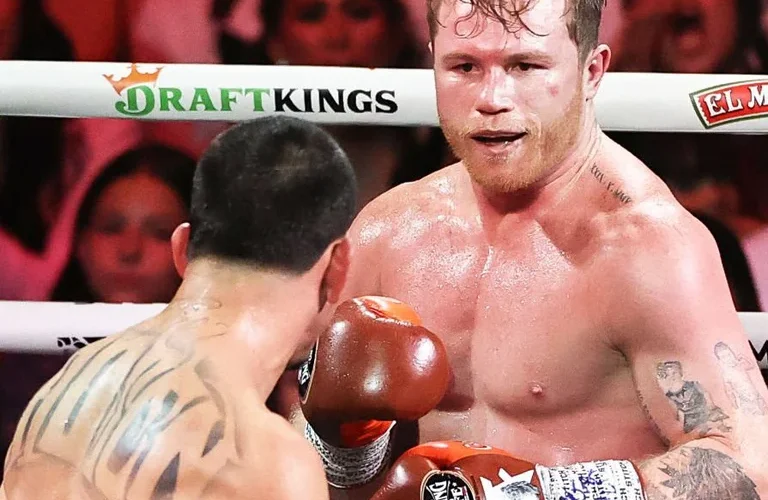 Canelo venció a Berlanga y sigue siendo el rey de los supermedianos