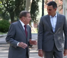 Sánchez recibe a Edmundo González y le garantiza que España seguirá defendiendo la democracia en Venezuela