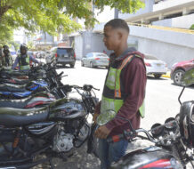 Intrant prohíbe motoristas en corredores bus