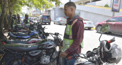 Intrant prohíbe motoristas en corredores bus