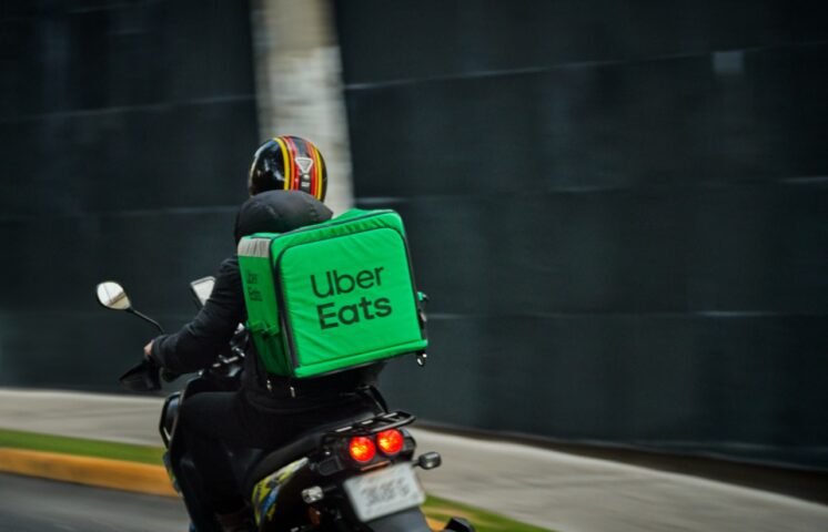 Conductores de Uber Eats exigen tarifas justas y anuncian paro para el viernes