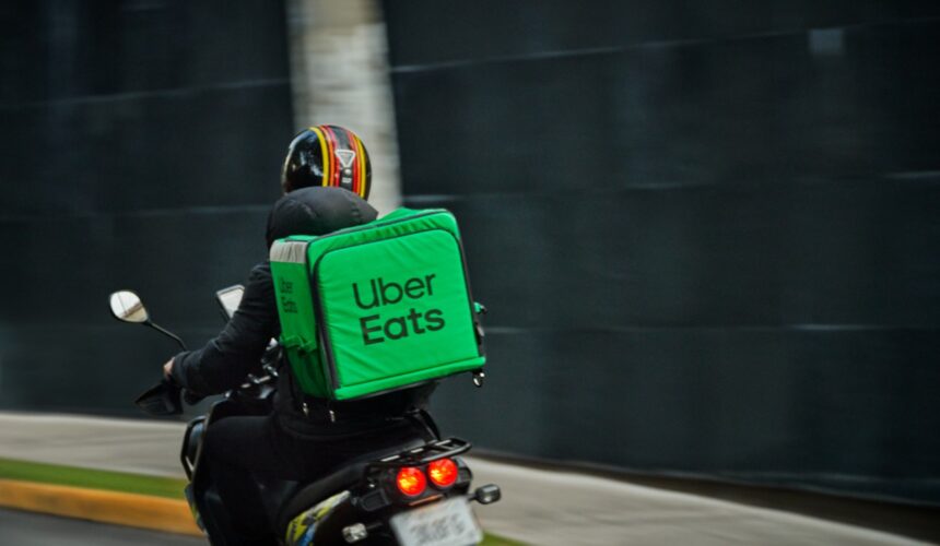 Conductores de Uber Eats exigen tarifas justas y anuncian paro para el viernes