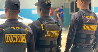Dos hombres a bordo de una motocicleta atracan compraventa en Moca
