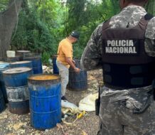 Confiscan 4,625 galones de clerén adulterado en Navarrete