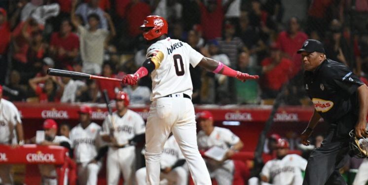 Escogido derrota 3 carreras por 2 a los Tigres del Licey 