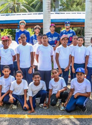 Los Dodgers e INEFI realizaron actividades deportivas en varias escuelas de Guerra