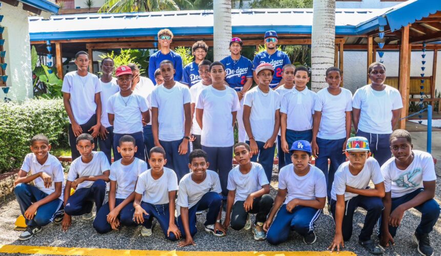 Los Dodgers e INEFI realizaron actividades deportivas en varias escuelas de Guerra