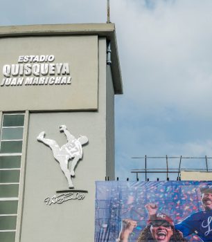 Edesur habilita dos circuitos al Estadio Quisqueya para estabilizar suministro de energía eléctrica