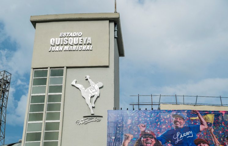 Edesur habilita dos circuitos al Estadio Quisqueya para estabilizar suministro de energía eléctrica