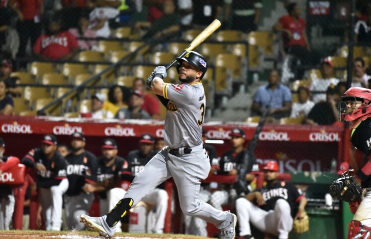 Águilas se sacuden y cortan racha negativa con triunfo sobre Leones