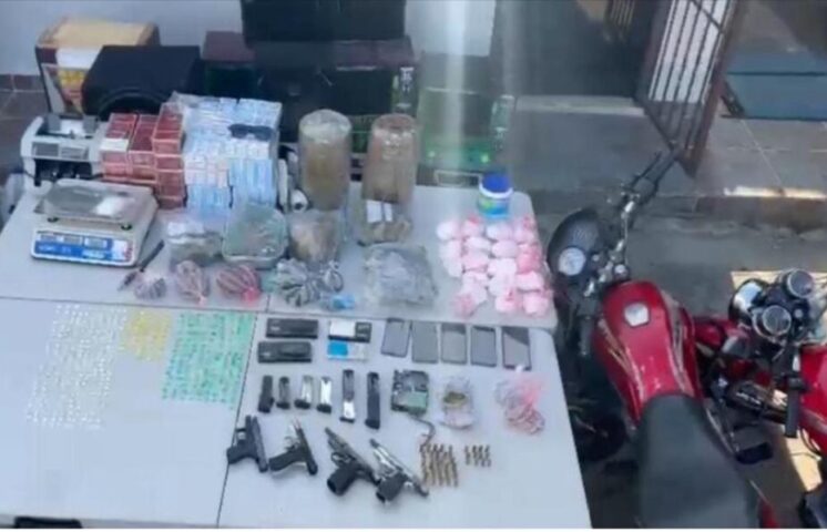 Desmantelan punto de venta de sustancias controladas en Villa Francisca