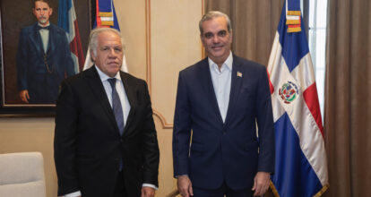 Abinader recibe en el Palacio Nacional al secretario general de la OEA, Luis Almagro