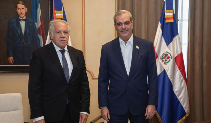 Abinader recibe en el Palacio Nacional al secretario general de la OEA, Luis Almagro